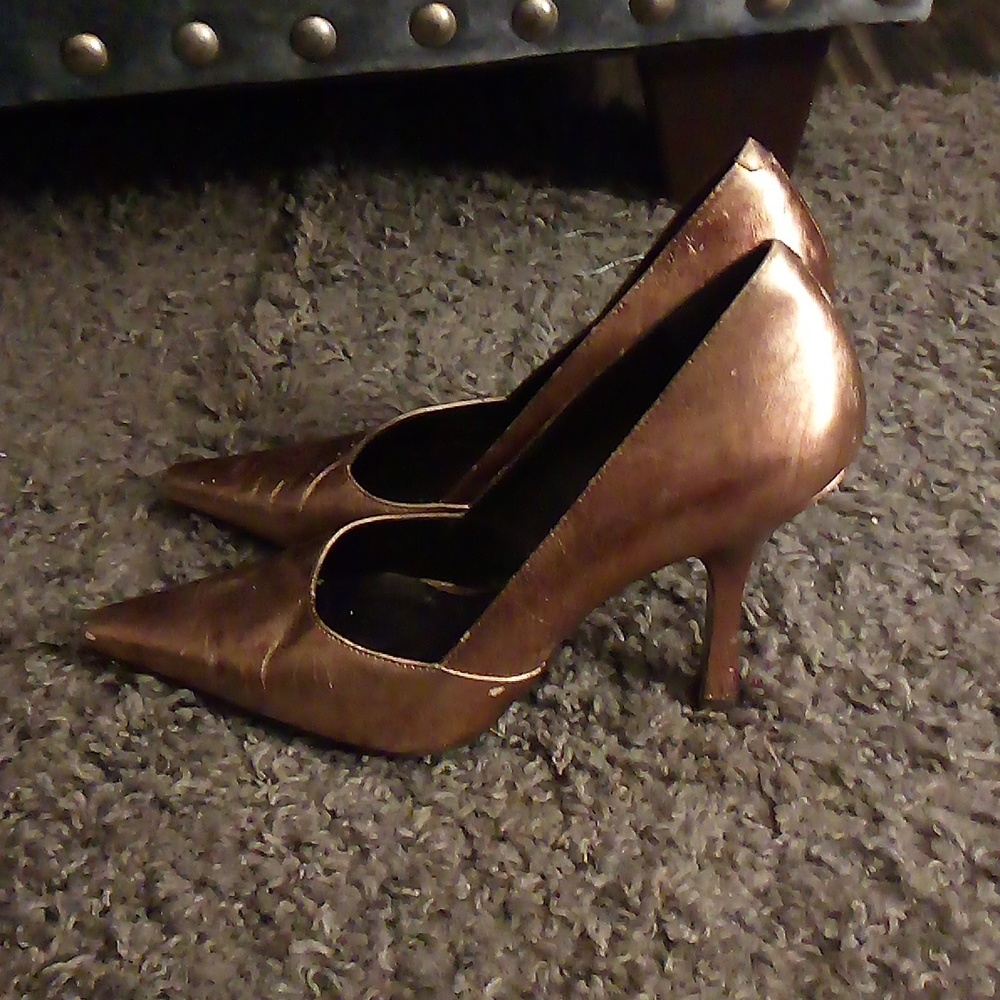 Women - Picture 2 of 3